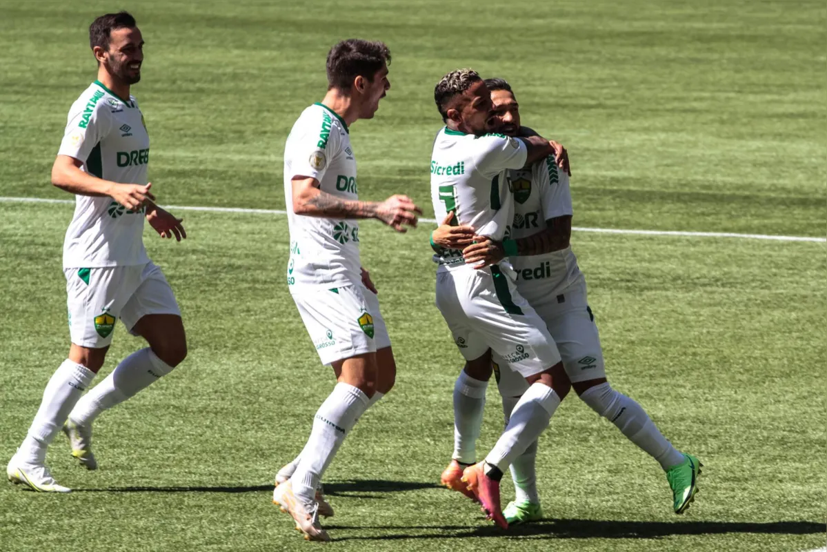 Equipe do Mato Grosso segurou pressão e saiu vitoriosa do campo do adversário