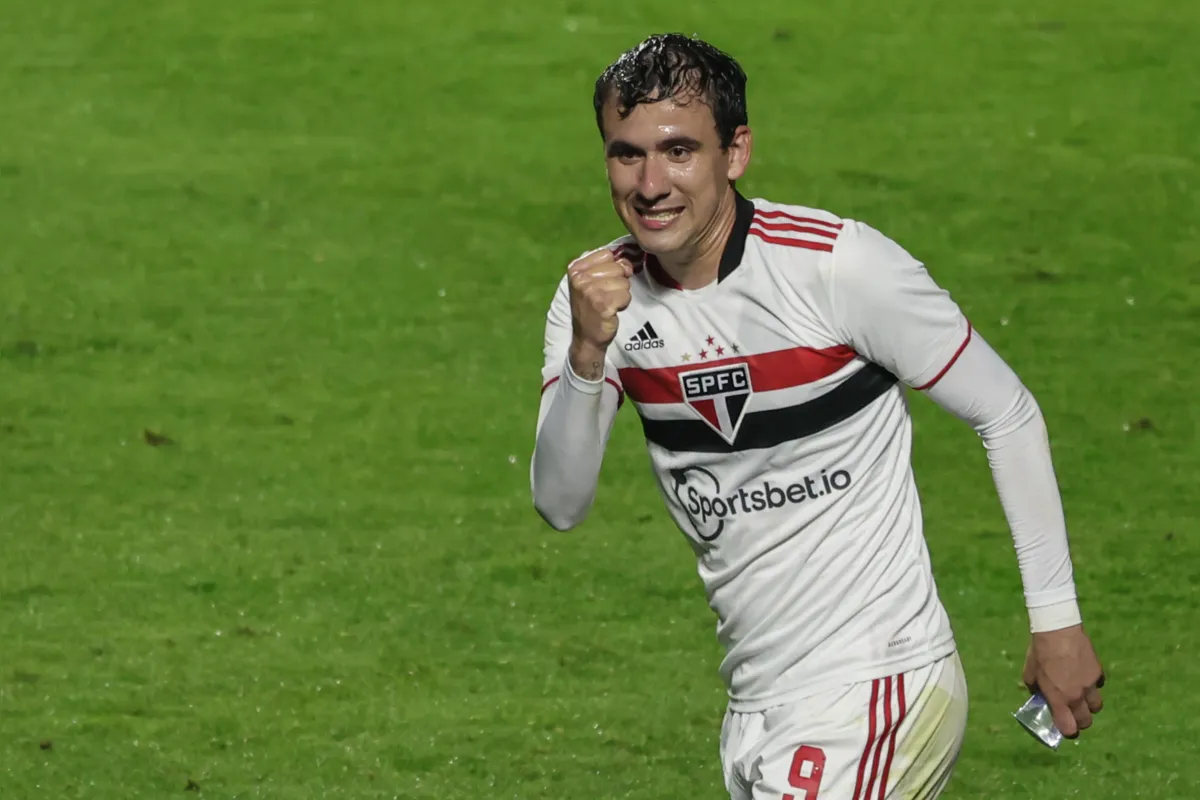 Autor de um gol na primeira partida, o cambeense Pablo deve ser titular do São Paulo em São Januário