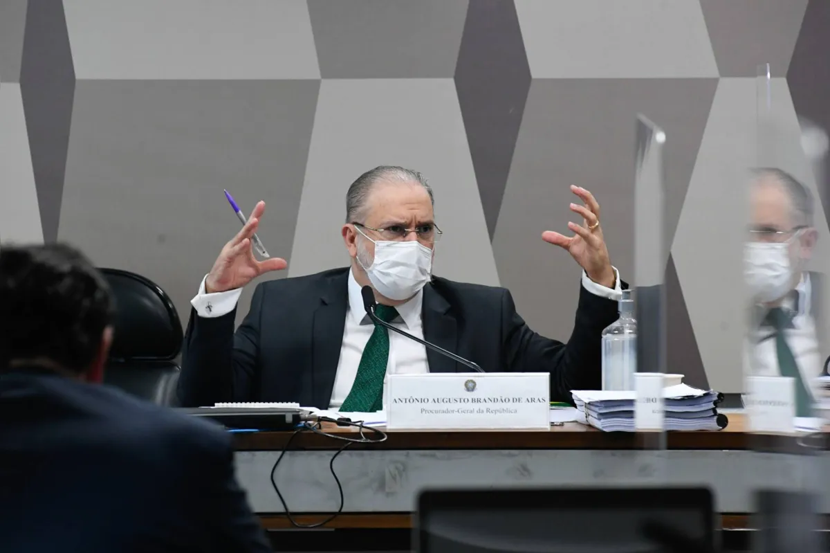 Imagem ilustrativa da imagem Comissão do Senado aprova recondução de Aras após sabatina com críticas à imprensa e à Lava Jato