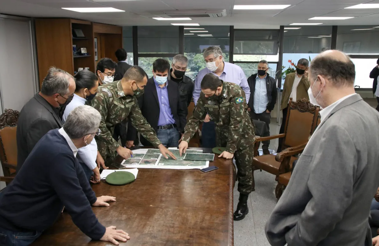 Imagem ilustrativa da imagem Comitiva do Exército volta a Londrina para discutir implantação da Escola de Sargentos