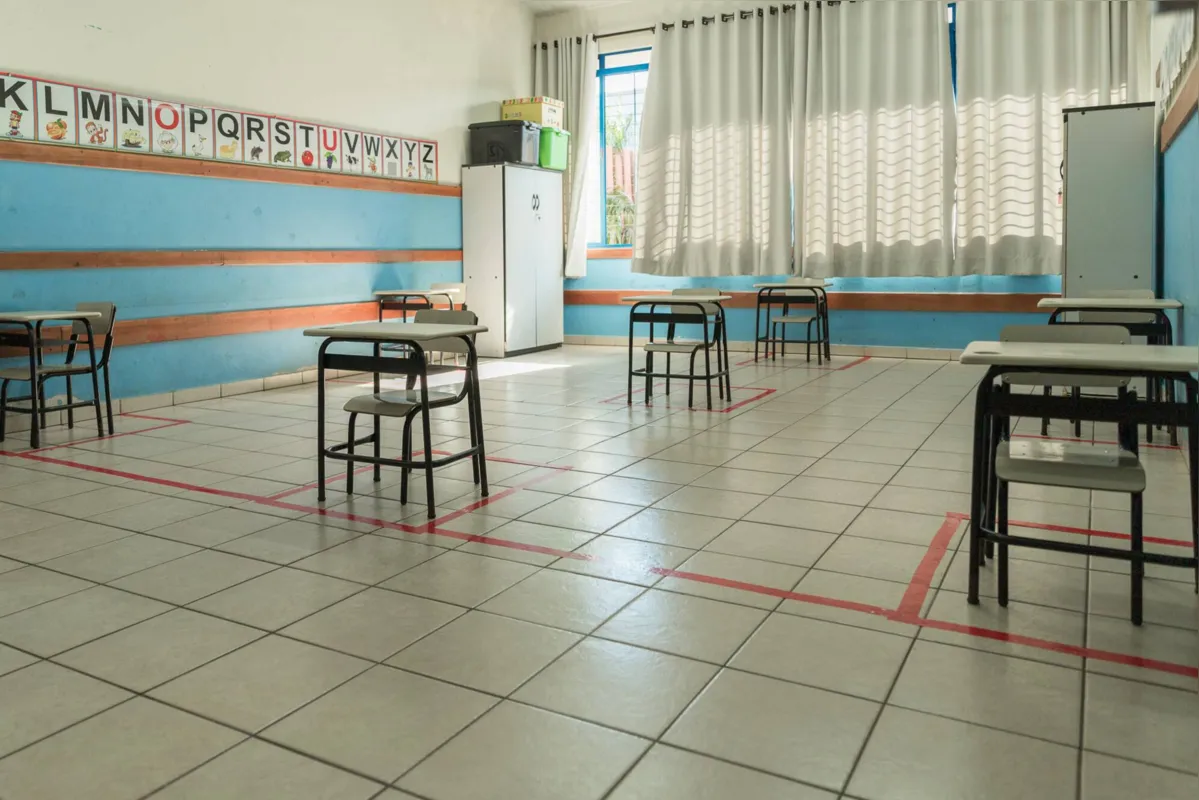 Retorno em Cambé começou no dia 14 de maio;atualmente, metade dos alunos do ensino fundamental e do EJA está na forma presencial