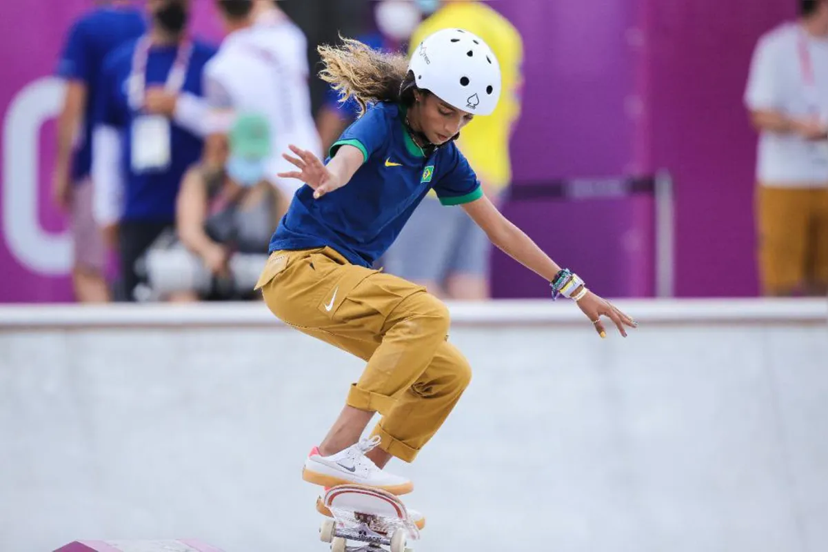 Imagem ilustrativa da imagem Conto de Fadinha: Rayssa Leal é prata no skate e faz história aos 13 anos