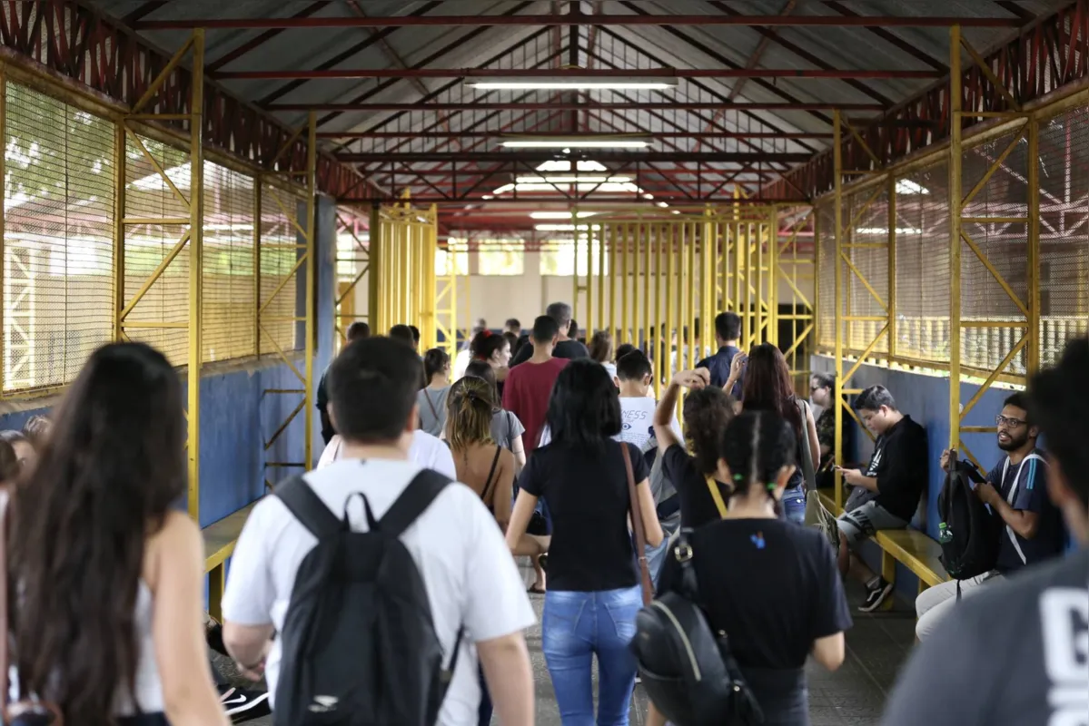 Imagem ilustrativa da imagem 'Crise' do Enem afeta mais concluintes do ensino médio