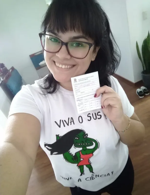 A professora Andressa Lopes conta que manifestação significa uma homenagem aos profissionais da saúde e também serve para demonstrar apoio ao SUS
