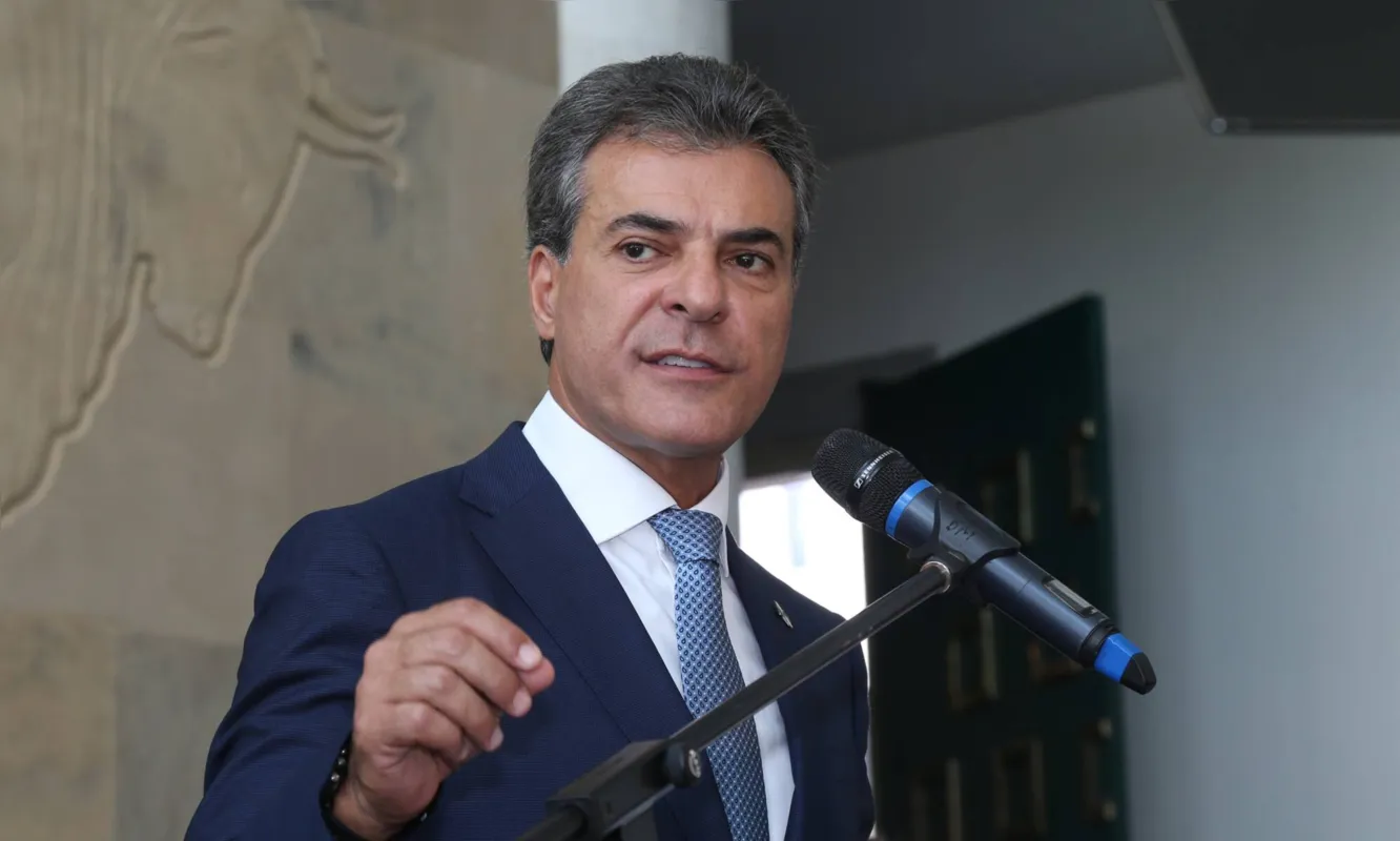 Imagem ilustrativa da imagem Derrotados em 2018, Richa e Requião já articulam retorno às urnas em 2022