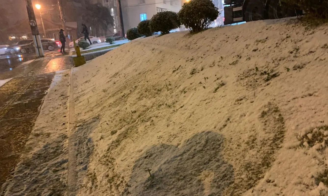 Gramado registra neve nesta quarta-feira 