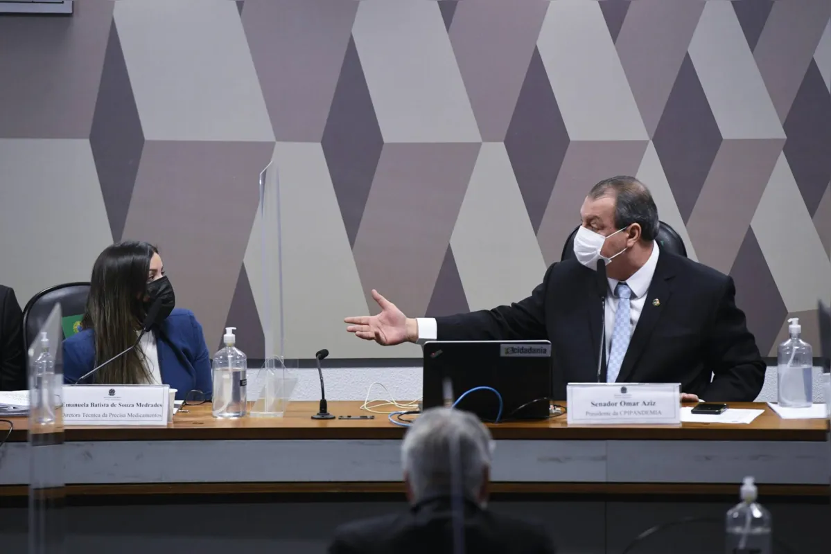 Imagem ilustrativa da imagem Diretora ligada à Covaxin alinha discurso ao Planalto, mas admite à CPI descaso do governo com calote milionário