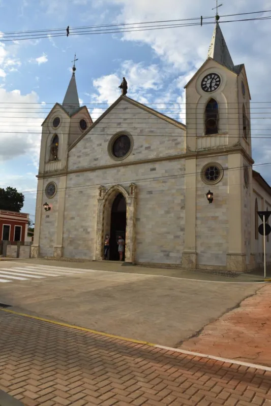 O Santuário Bom Jesus da Pedra Fria abriga imagem trazida de Portugal  e que foi restaurada recentemente