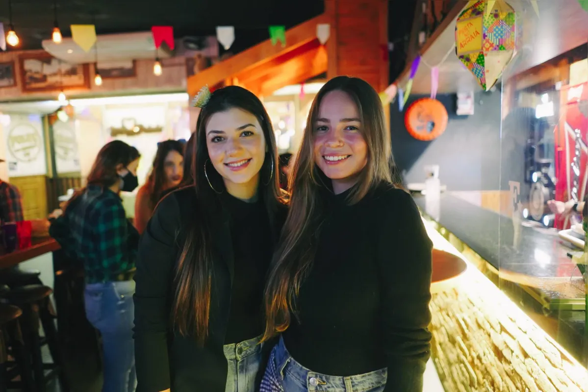 Julia Santaguida e Júlia Franco