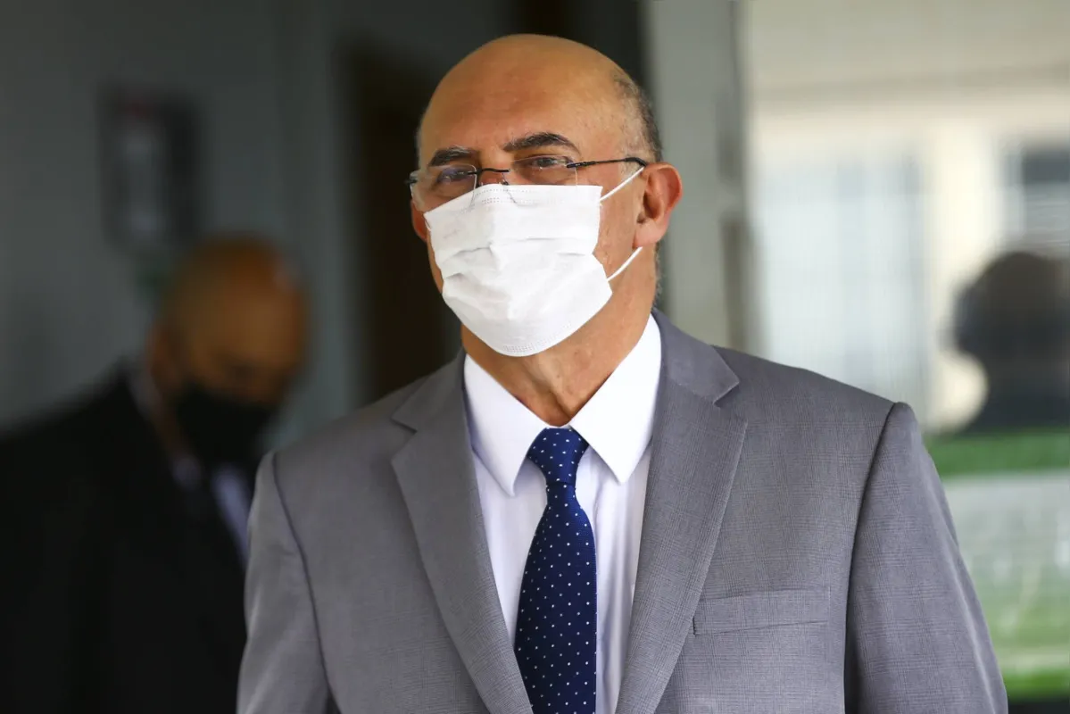 A gestão do ministro Milton Ribeiro planejava adiar a aplicação do Enem, mas voltou atrás após repercussão negativa
