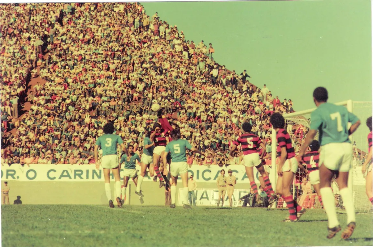 Imagem ilustrativa da imagem Especial Transmídia| Café 45 anos: multidão de sensações dá plenitude ao templo do futebol