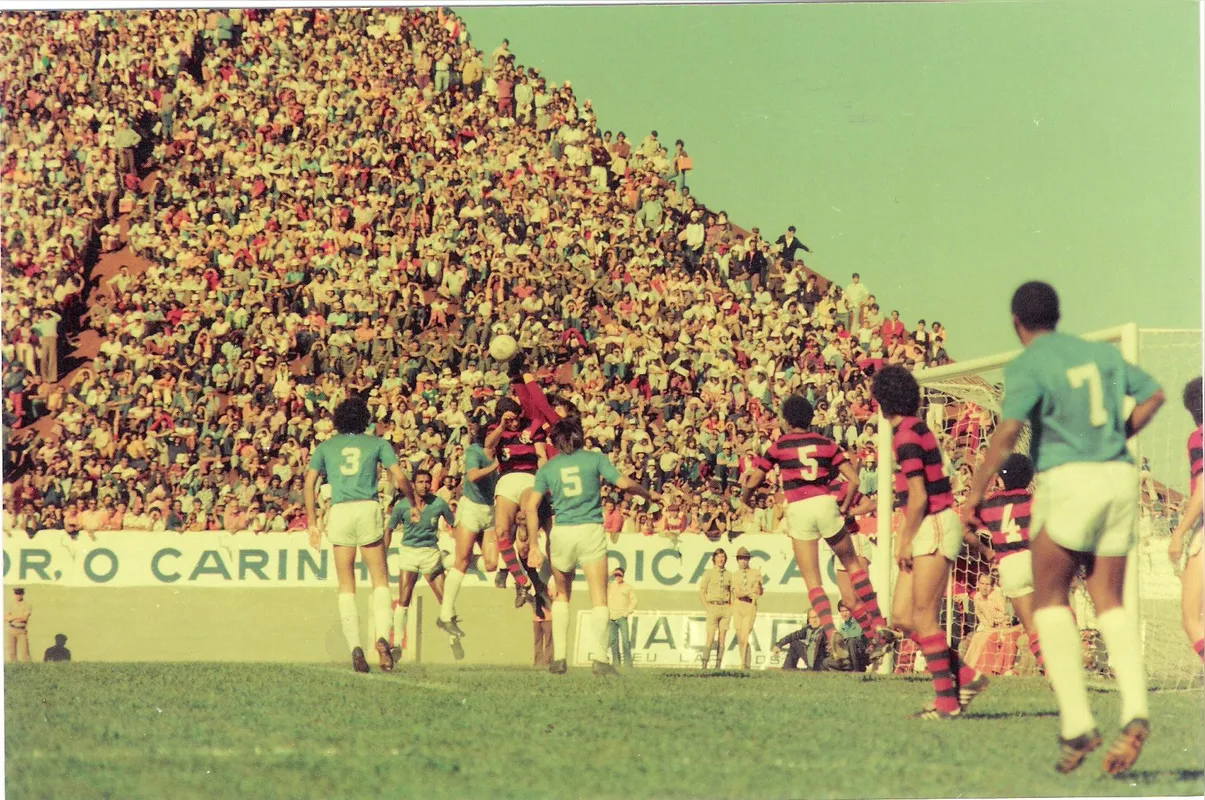 Imagem ilustrativa da imagem Especial Transmídia| Café 45 anos: multidão de sensações dá plenitude ao templo do futebol