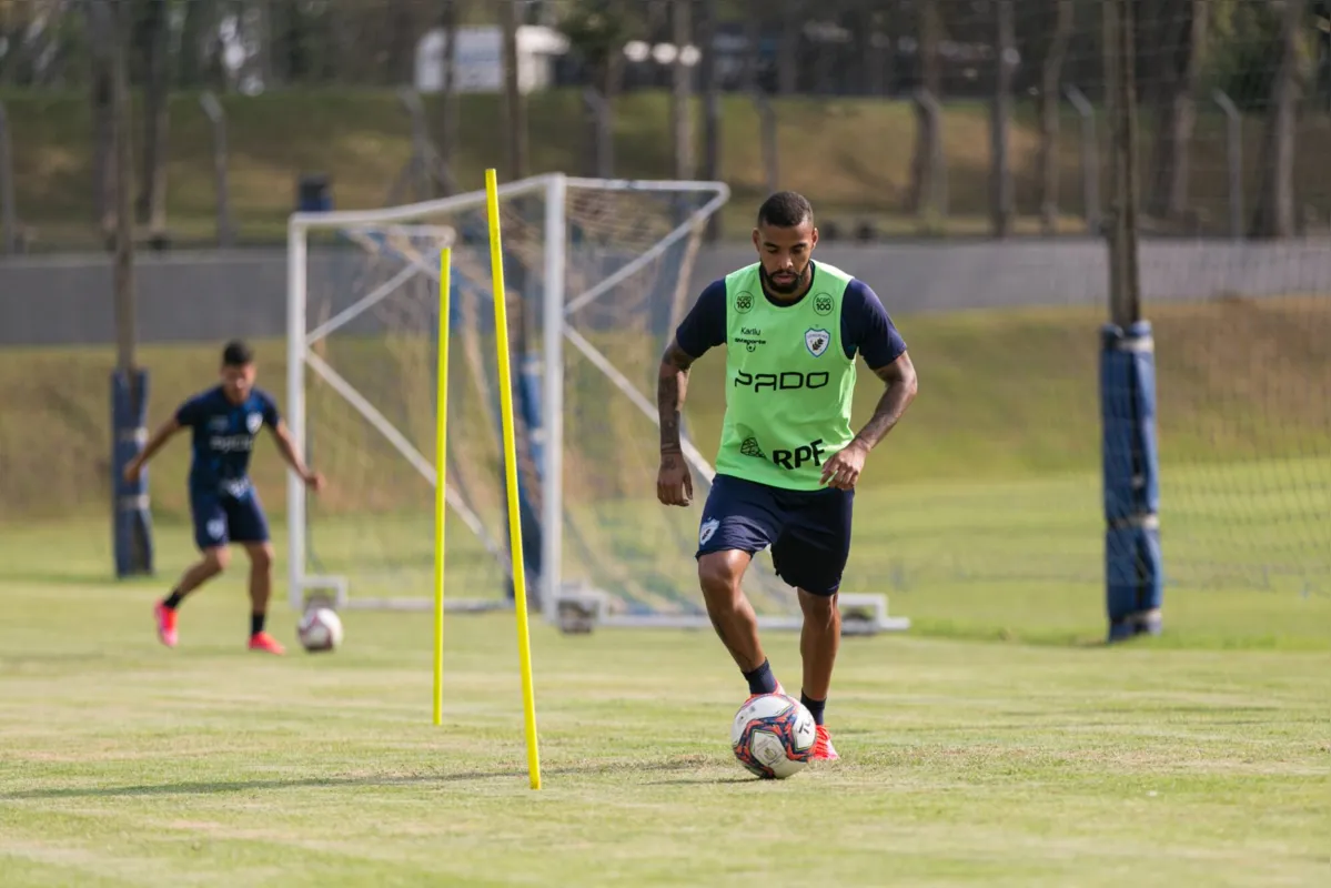 Apresentado nesta semana, atacante Gabriel Ramos foi relacionado para o jogo em Brusque, sábado