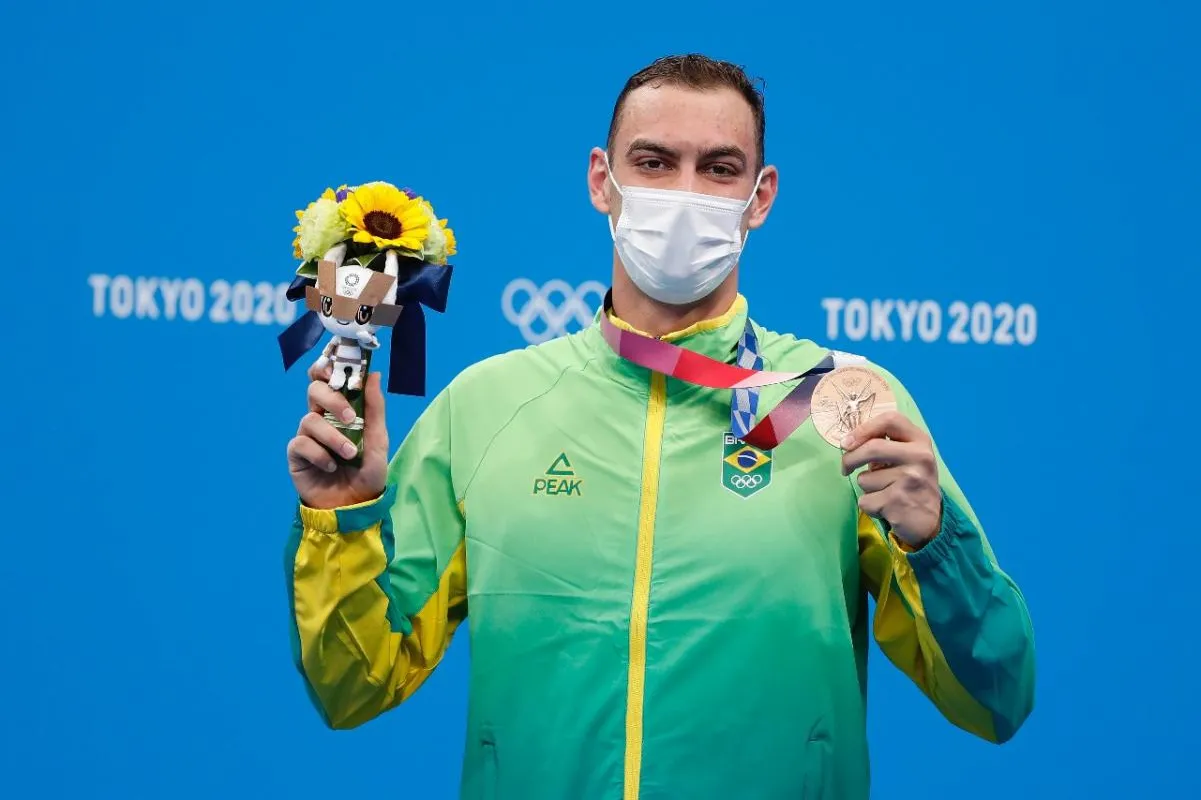 Imagem ilustrativa da imagem Fernando Scheffer nadou em açude antes de bronze nas Olimpíadas