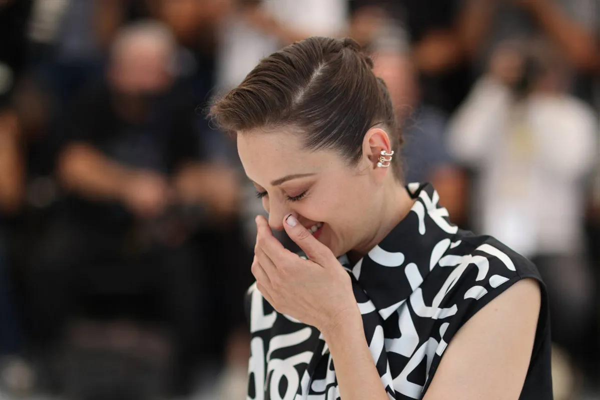 A atriz francesa Marion Cotillard, protagonista do musical "Annette", que surpreendeu em Cannes