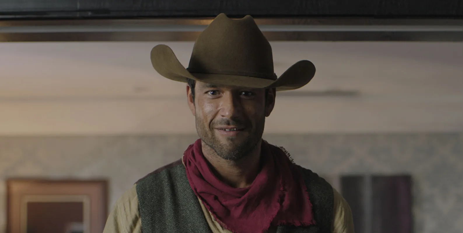 O filme paranaense "Jesus Kid", dirigido por Aly Muritiba, tem como protagonista o ator Sergio Marone que interpreta o personagem Eugênio, um escritor de livros de faroeste