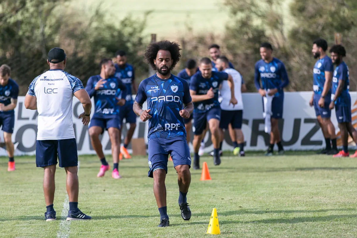 Celsinho durante treino no LEC