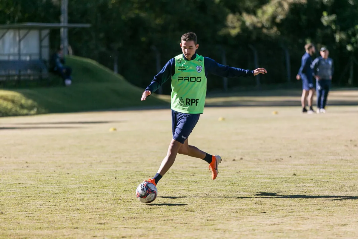 Finalmente recuperado de dores no quadril, Safira volta ao time após três jogos fora