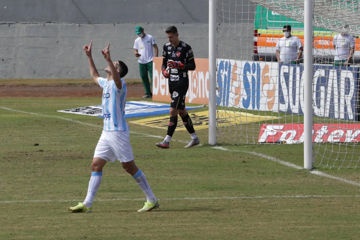 Matheus Bianqui  marcou aos 39 minutos do segundo tempo, o Londrina venceu o Vila Nova e