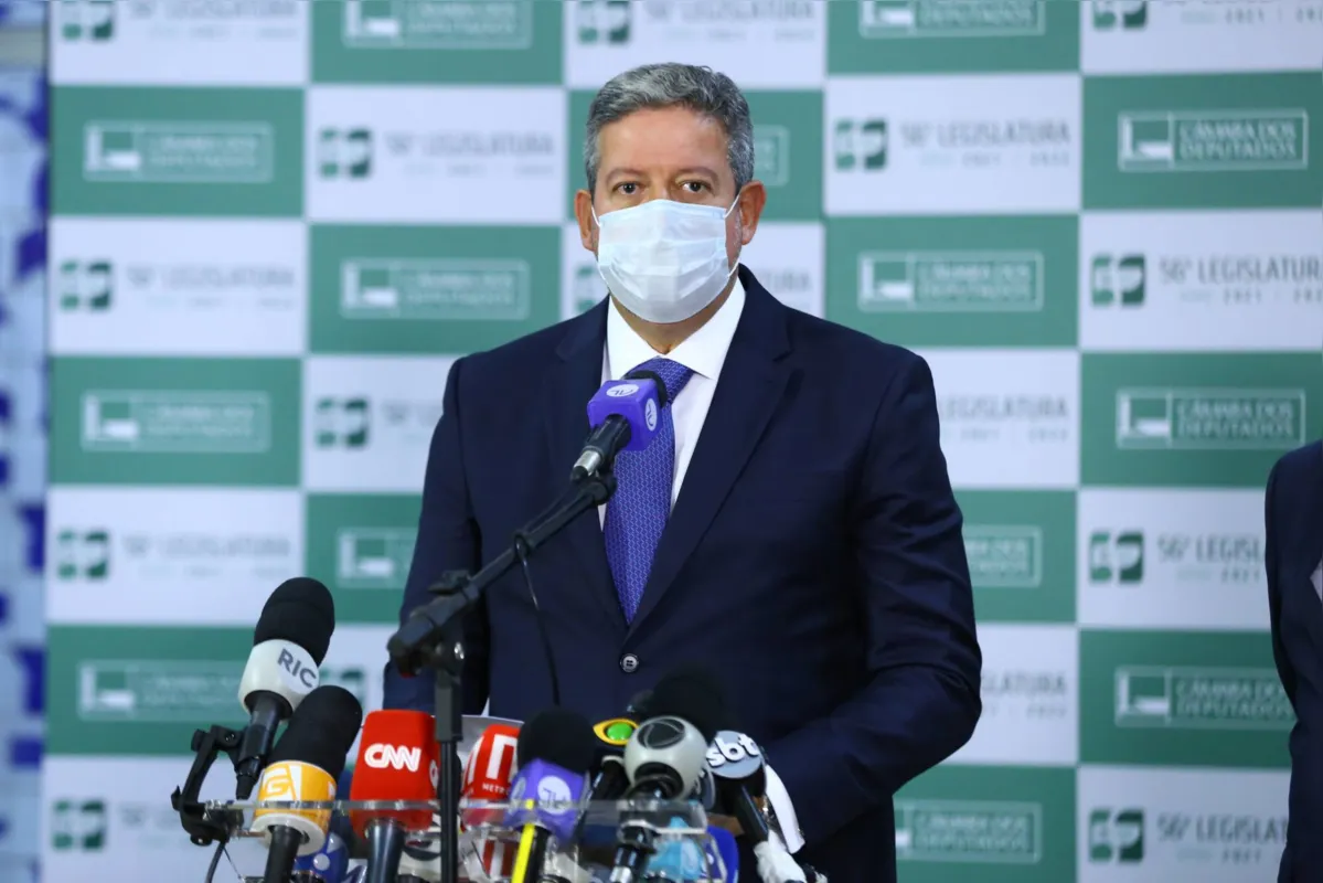Imagem ilustrativa da imagem Lira diz que levará a plenário da Câmara proposta de voto impresso derrotada em comissão