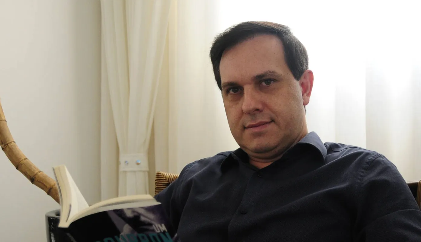 Clodomiro Bannwart, organizador do livro: "A tônica do livro é ajudar-nos uns aos outros nessa travessia difícil que a pandemia nos impôs"
