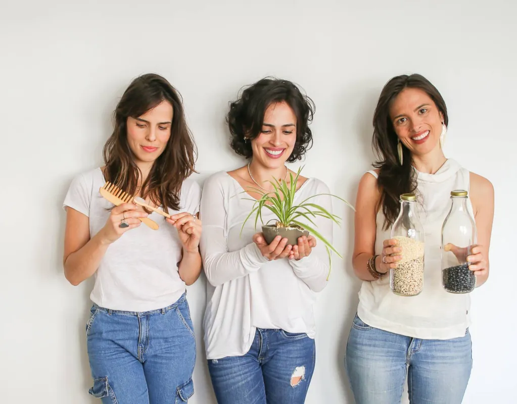 As imãs Mariana Moraes, Maria Clara Moraes e Maria Carolina Moraes participam de um movimento para ensinar e incentivar pessoas a terem vidas mais "verdes"