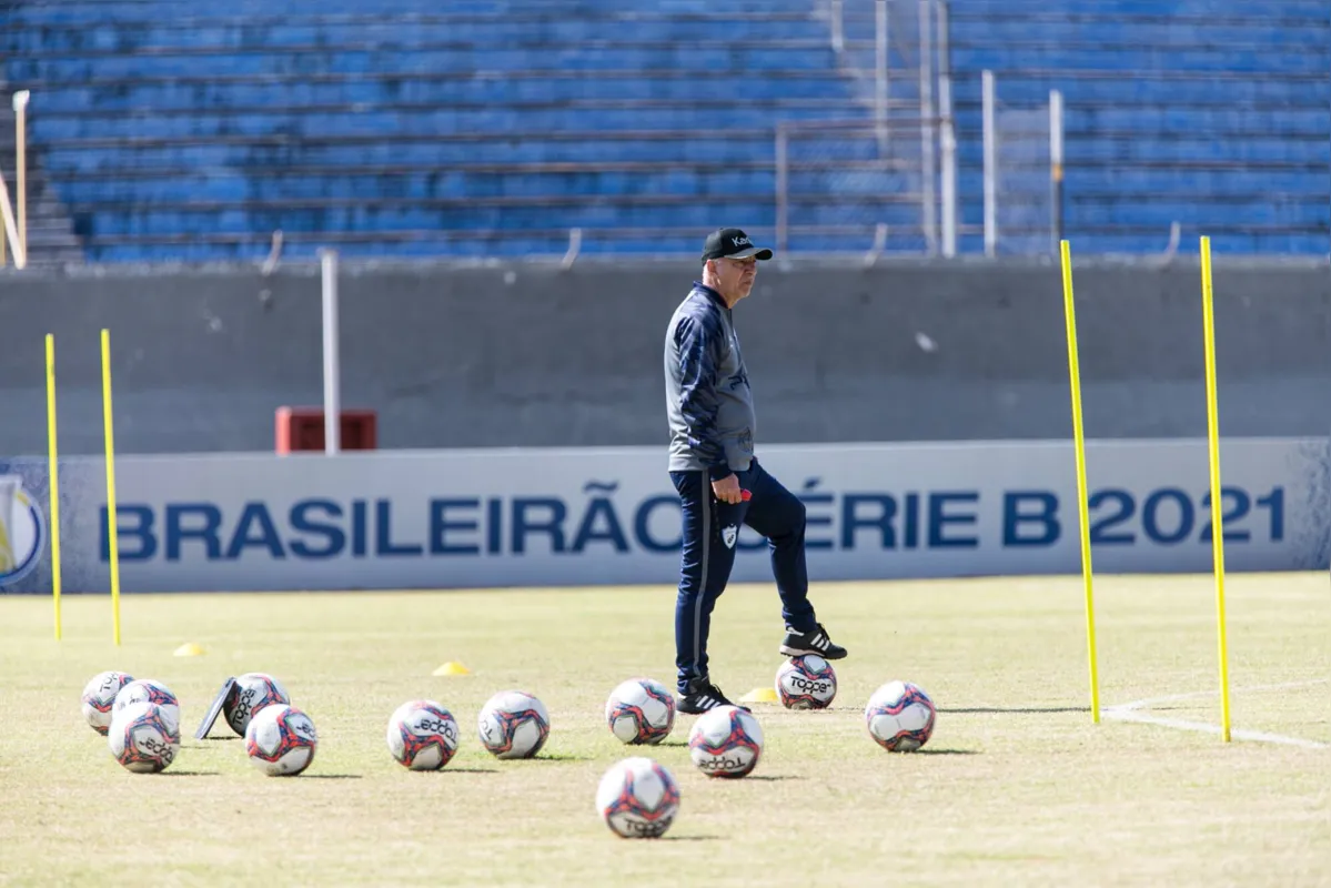 Márcio Fernandes deve usar Caprini na vaga de Lucas Lourenção, suspenso