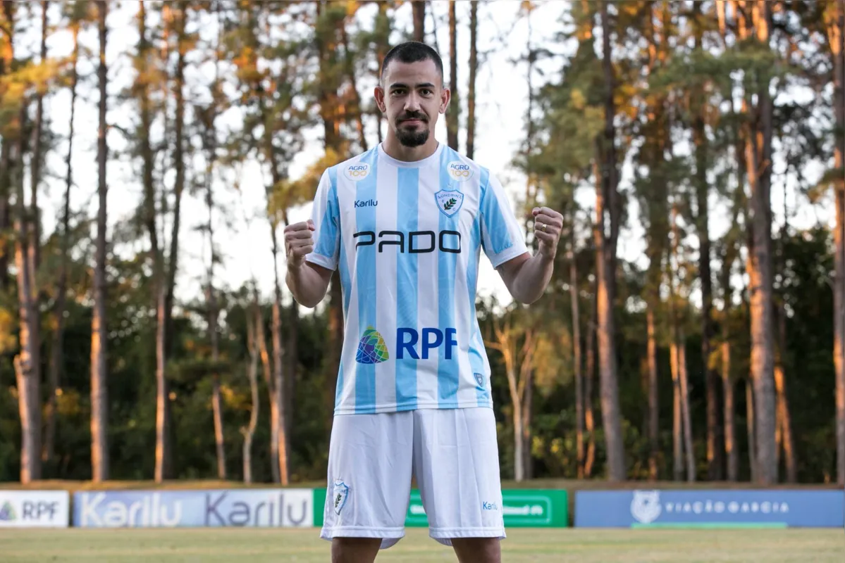 Imagem ilustrativa da imagem Londrina oficializa a contratação do zagueiro Simon