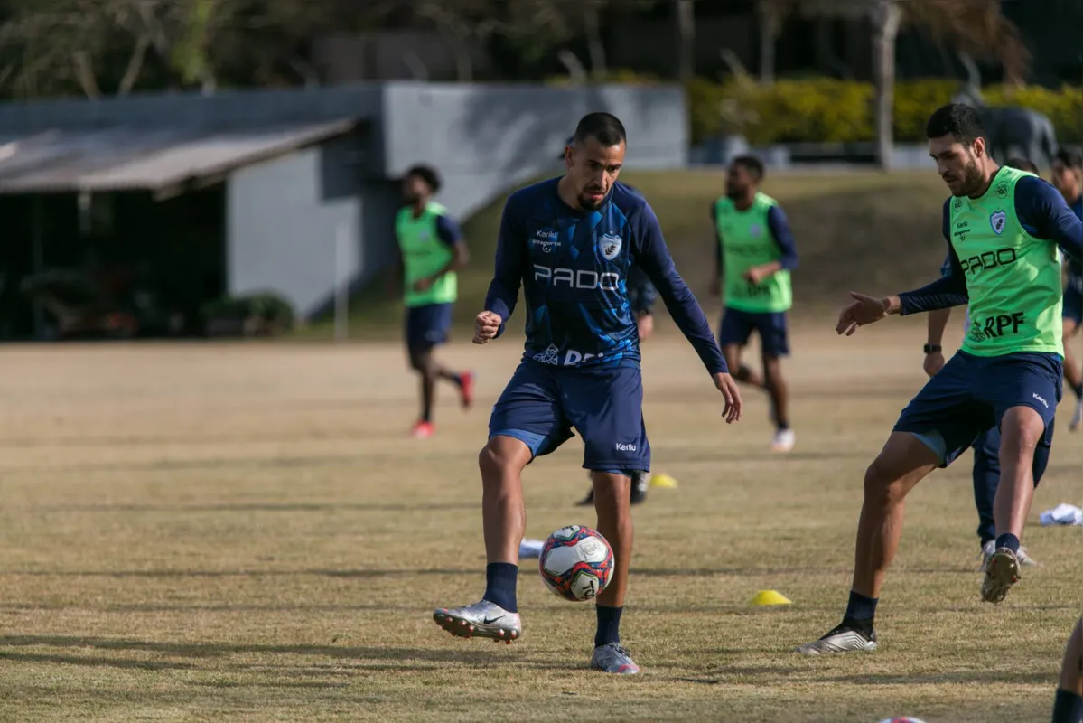 O zagueiro Saimon deve ser uma das novidades do Londrina contra o CRB