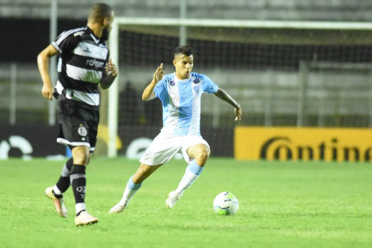 Marcelinho em ação pelo Londrina contra o XV de Piracicaba pela Copa do Brasil 2020