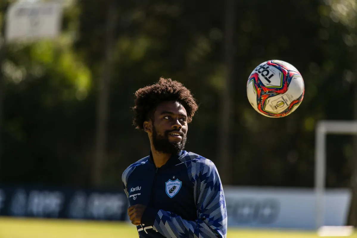 Livre de suspensão, o lateral Luiz Henrique fica à disposição para o jogo com o Cruzeiro