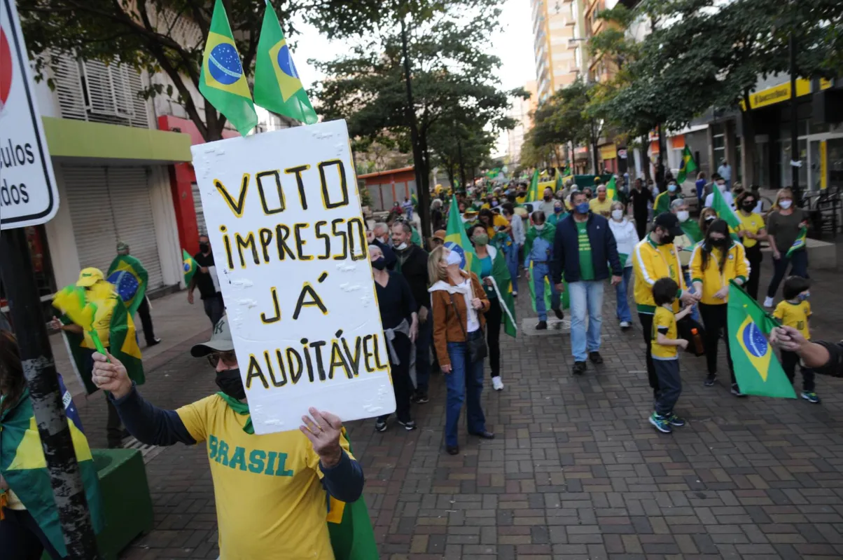 Imagem ilustrativa da imagem Londrina tem manifestação por voto impresso