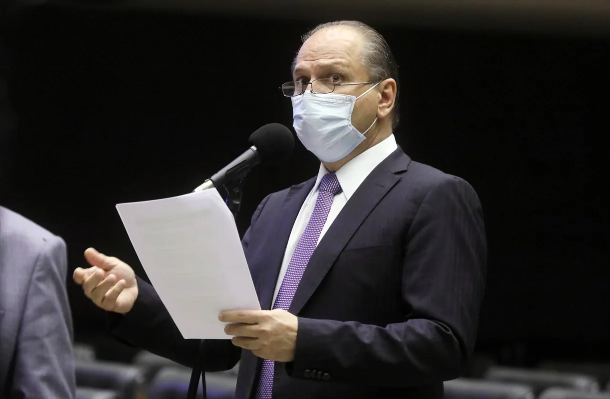 Imagem ilustrativa da imagem MPF denuncia Barros e Cida por tráfico de influência