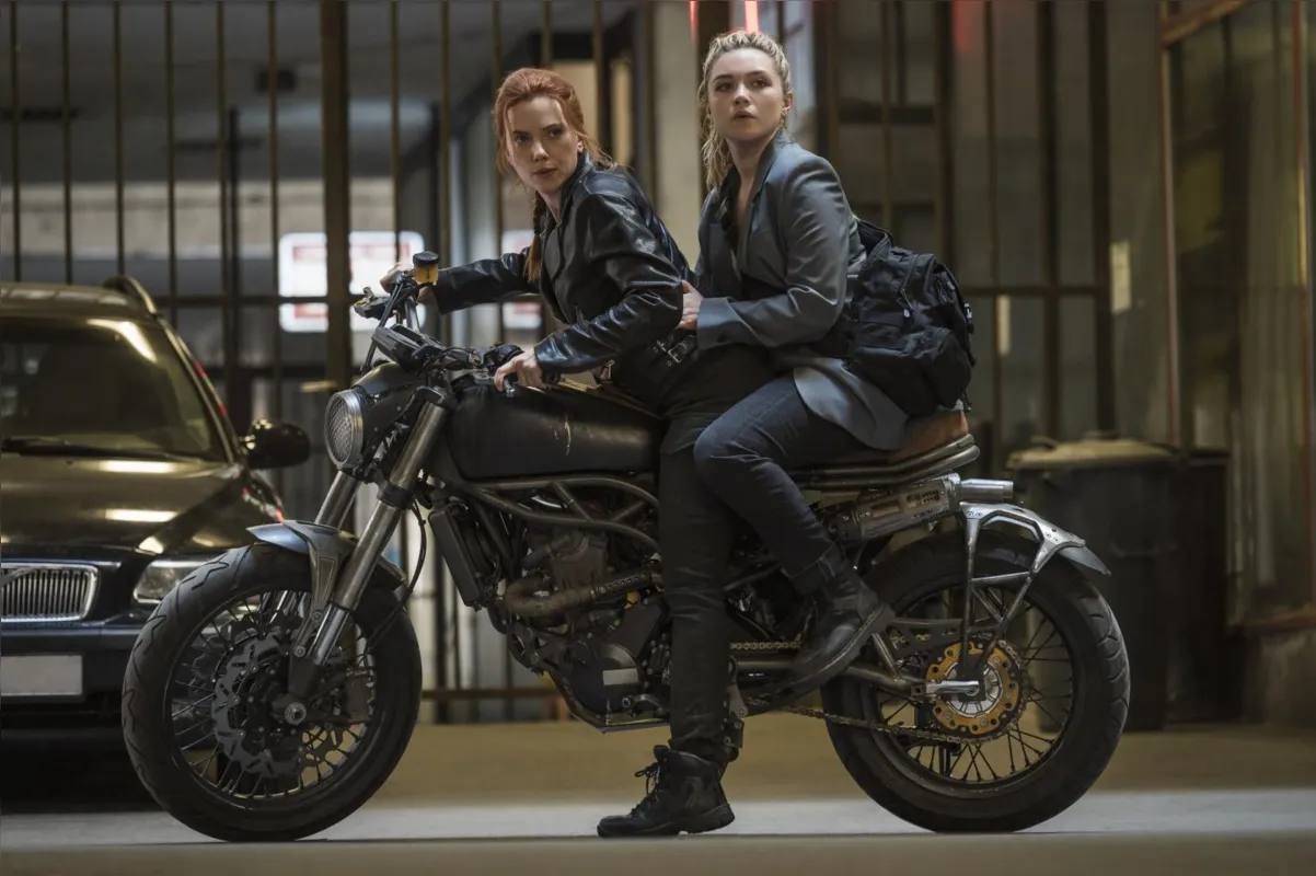 "Viúva Negra": Scarlet Johansson interpreta Natasha no filme cheio de ação e que traz um reencontro de irmãs