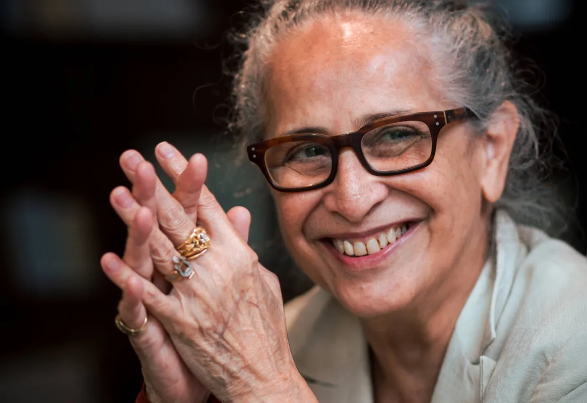 Roteiro escolhido por Maria Bethânia para o álbum "Noturno" traz um jogo complexo de luz e sombra