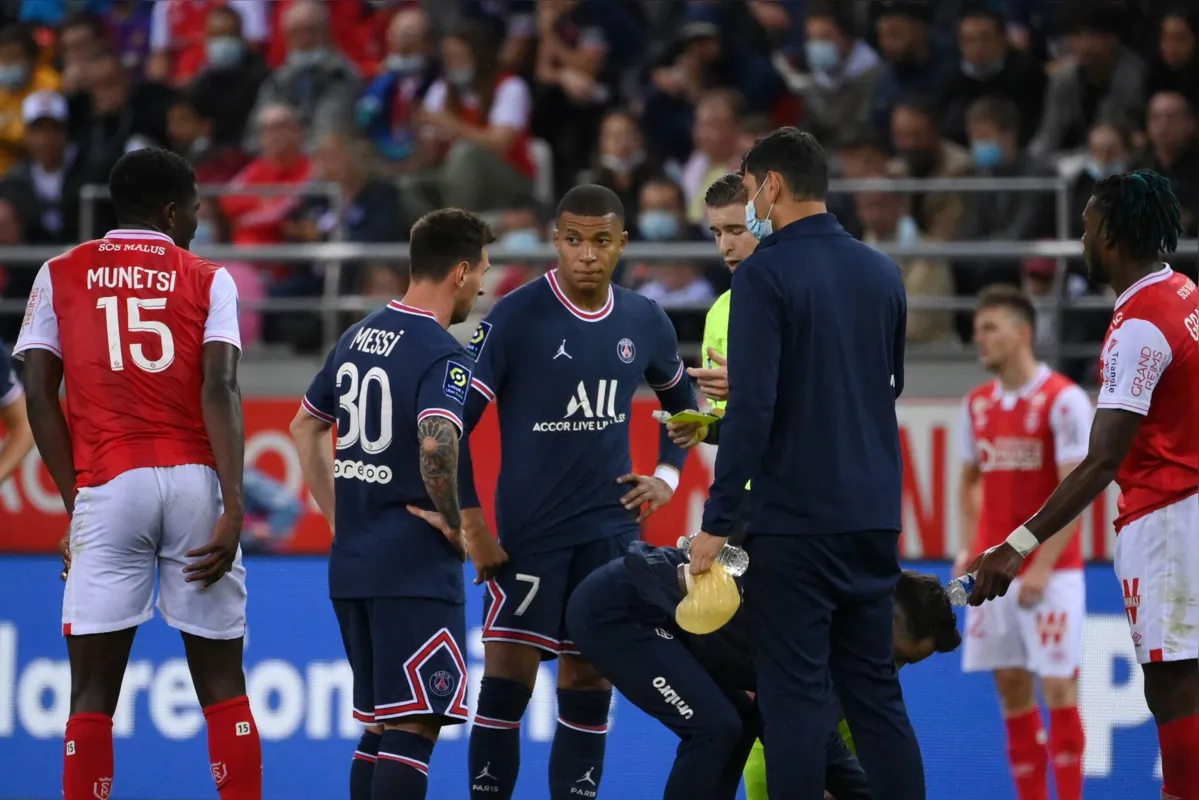 Imagem ilustrativa da imagem Messi estreia em lugar de Neymar em vitória do PSG