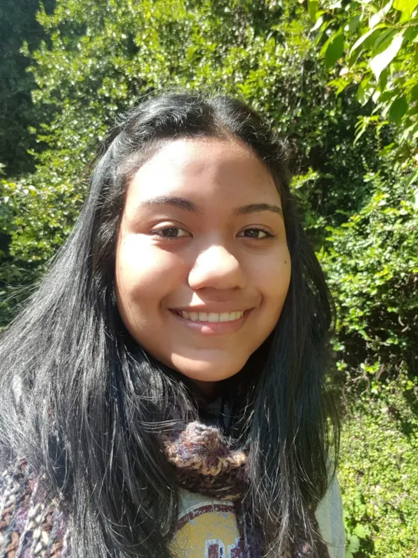 Marcela Naomi Okabayashi da Silva (19), usa do consumo consciente com foco no meio ambiente sustentável