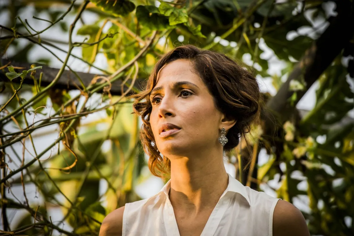 Camila Pitanga: ""A gente precisa lutar pelo SUS, a gente precisa lutar pela ciência, e a gente precisa lutar por uma política partidária que respeite o povo brasileiro"