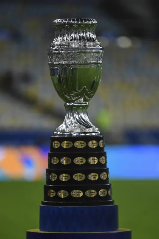 Imagem ilustrativa da imagem Nova variante na Copa América, Emmys 2021 e Paulo Coelho antifacista