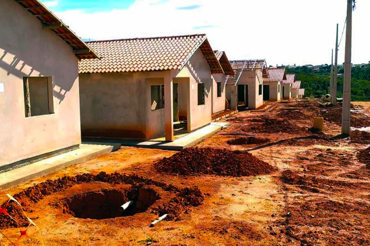  São 47 novas moradias em Figueira e 74 em Curiúva (Norte Pioneiro), que recebem investimentos de R$ 9,5 milhões do programa Casa Fácil Paraná.

