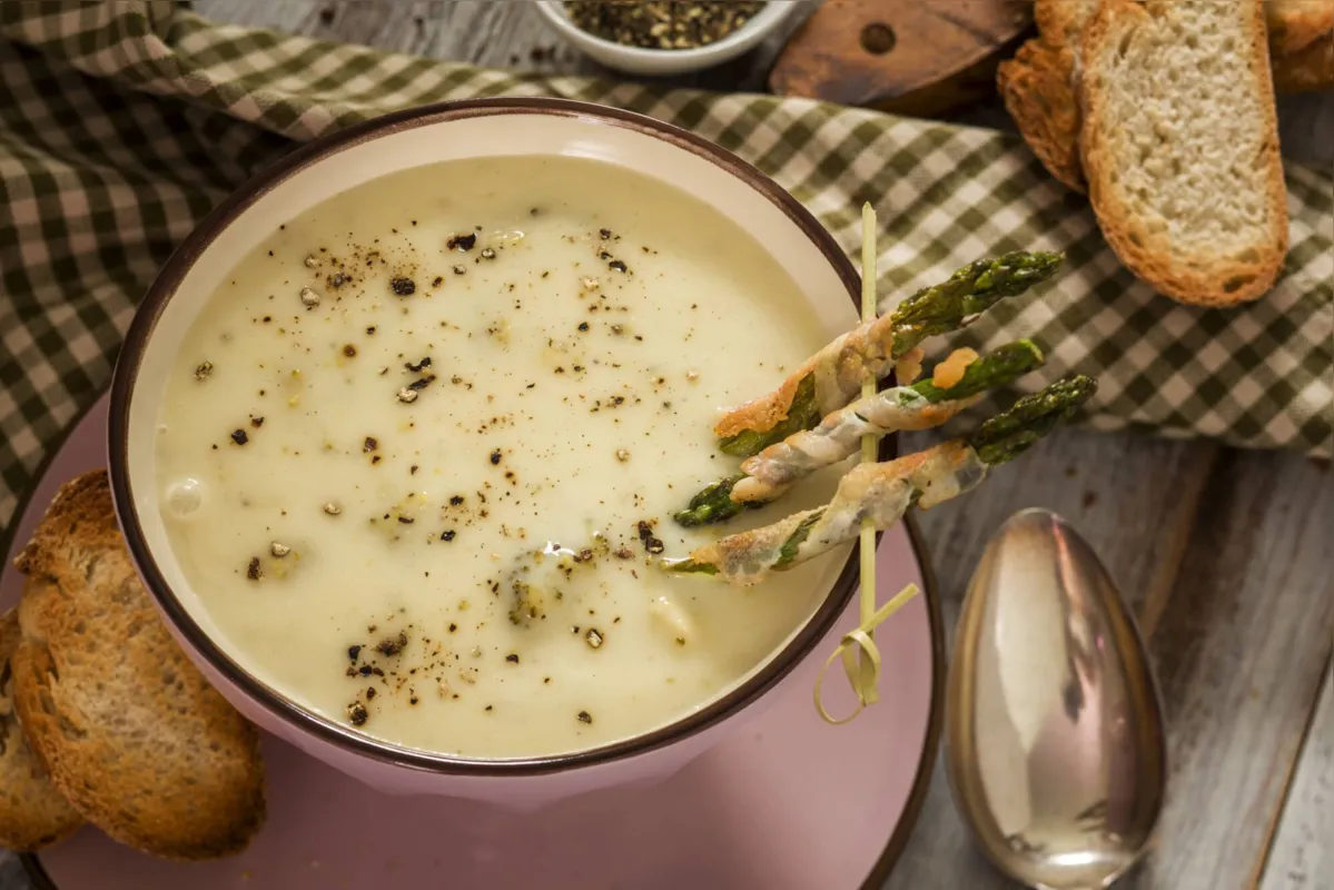 Creme de aspargos: um prato quente para os dias frios