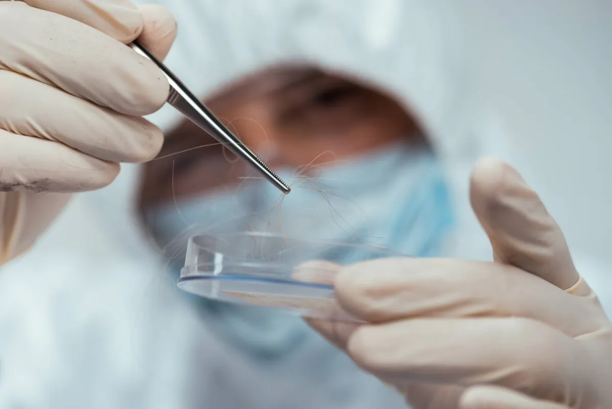 Hoje, o banco de perfis em nível nacional conta com mais de 110 mil amostras; os perfis são coletados pelos 22 laboratórios de genética forense que compõem as polícias do Brasil