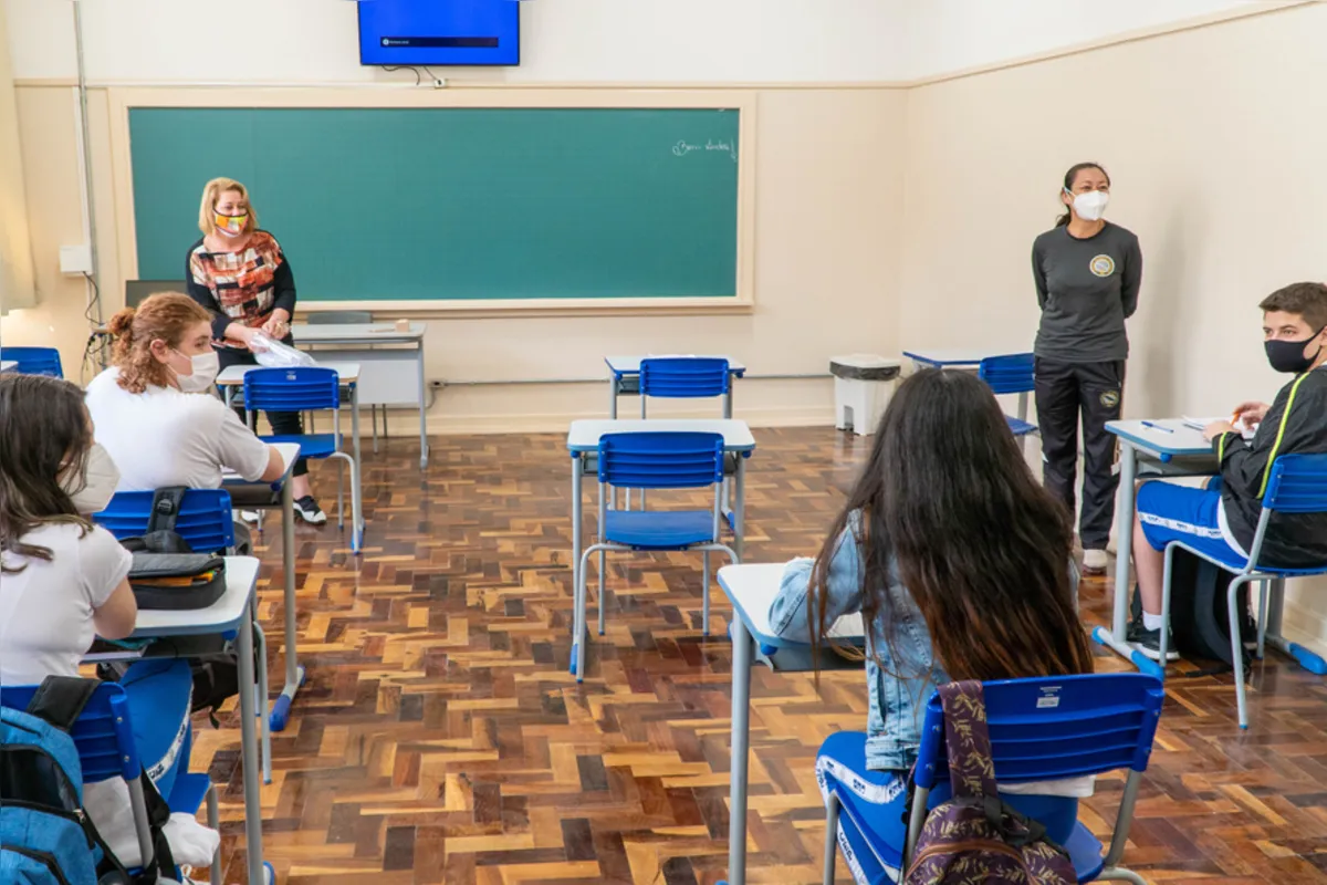Imagem ilustrativa da imagem Paraná vai contratar 1,3 mil professores e pedagogos