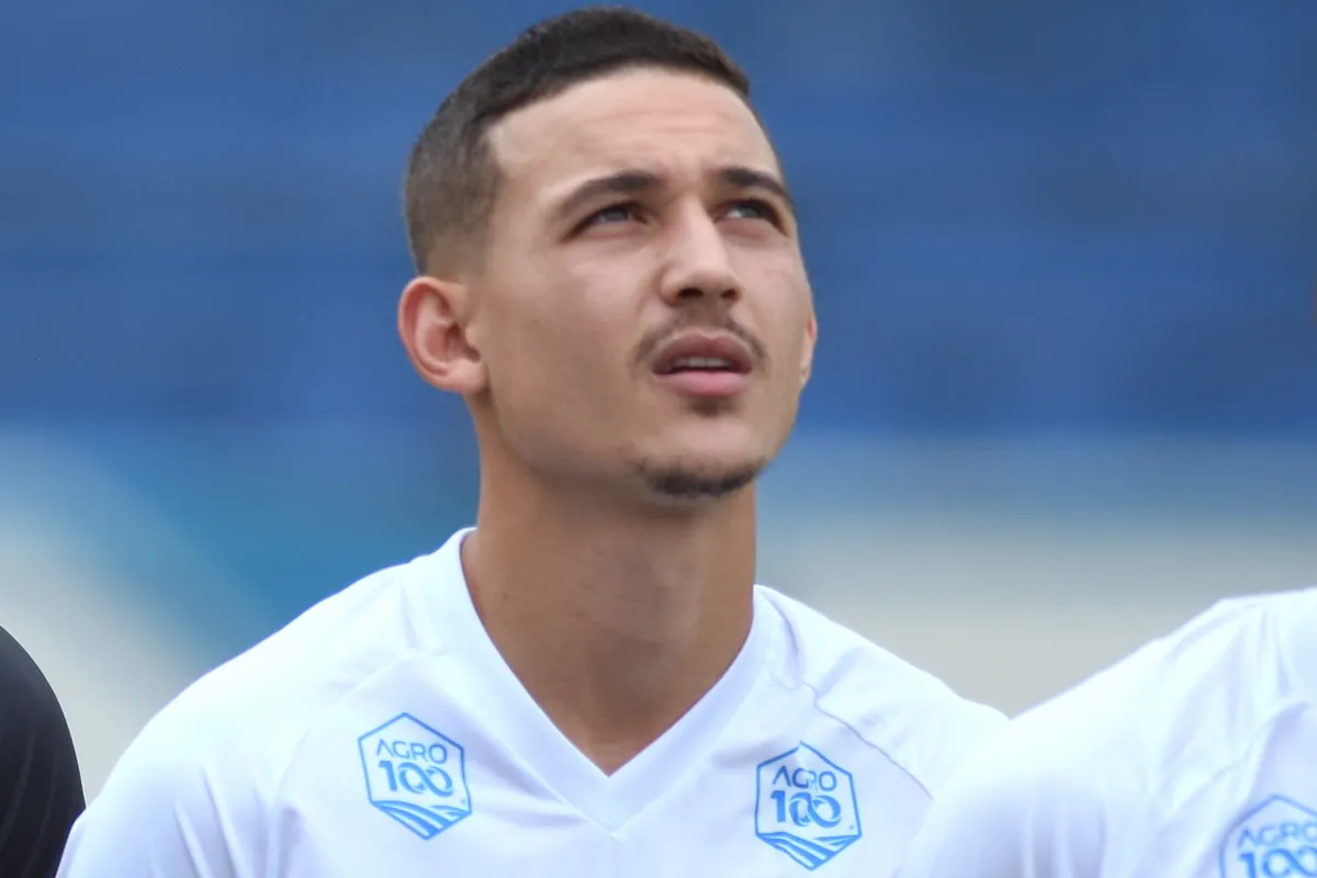 Fernandes terá que encontrar um substituto de Safira.