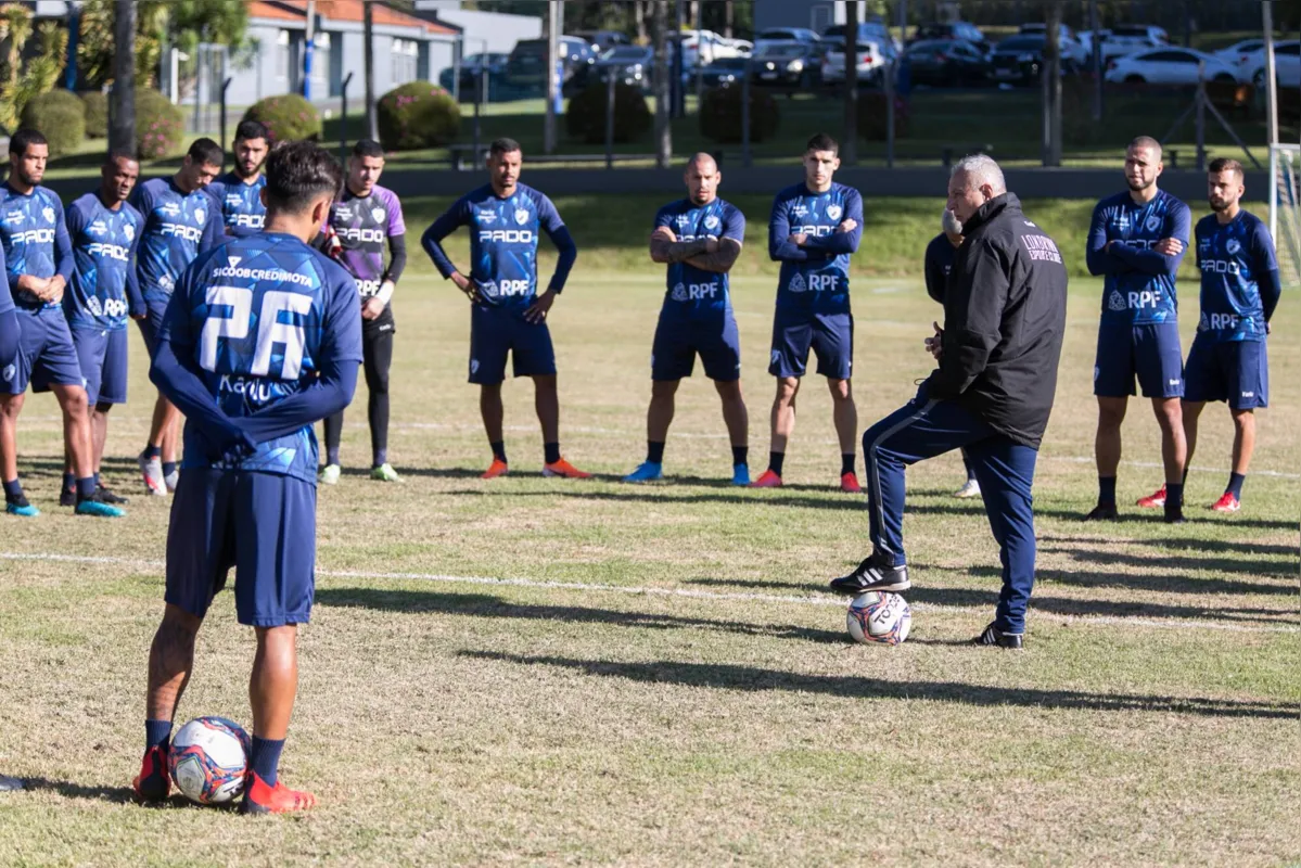 O técnico Márcio Fernandes tem mostrado aos jogadores a necessidade de melhorar o desempenho no Café