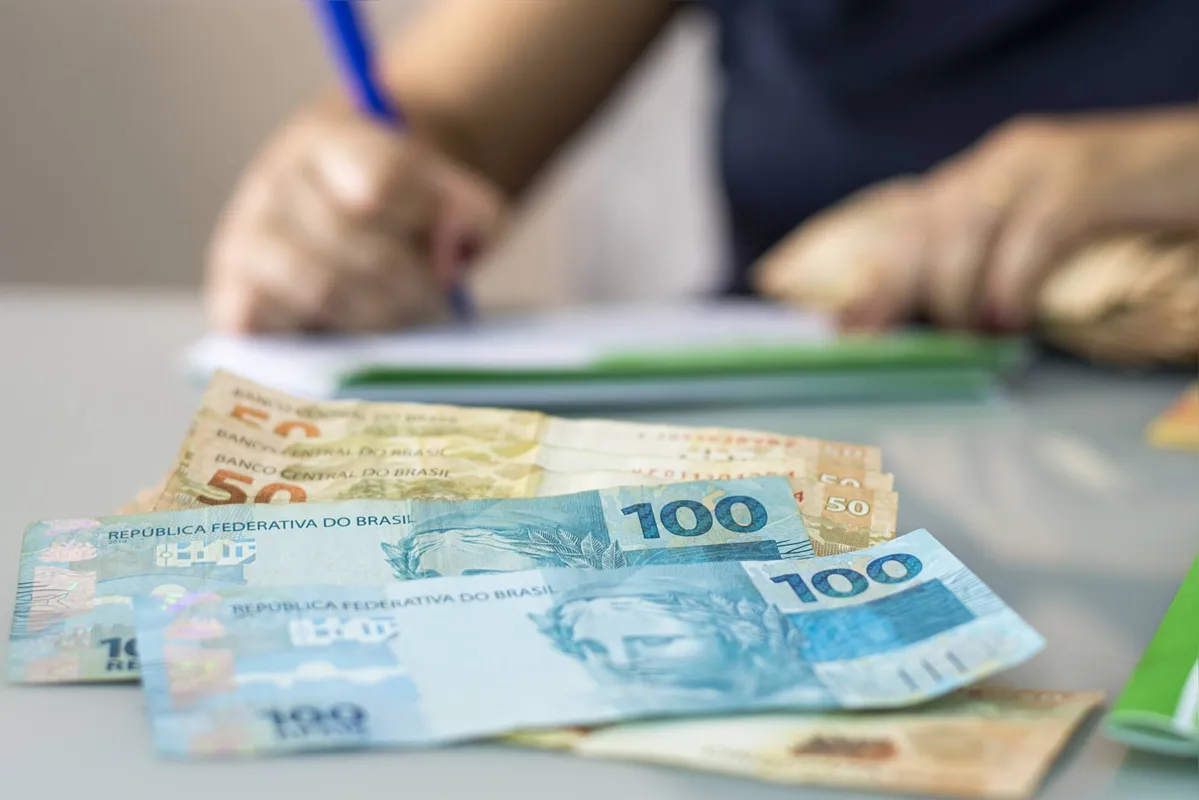 Em junho, os brasileiros depositaram R$ 296,3 bilhões na poupança e sacaram R$ 289,2 bilhões