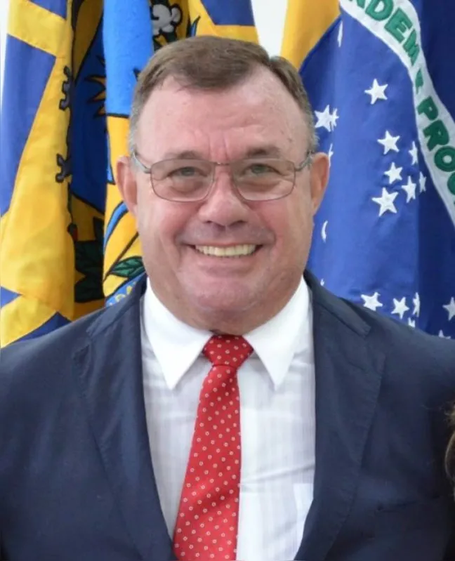 Imagem ilustrativa da imagem Prefeito de Assaí gasta R$ 229 mil na compra de carro de luxo para viagens oficiais
