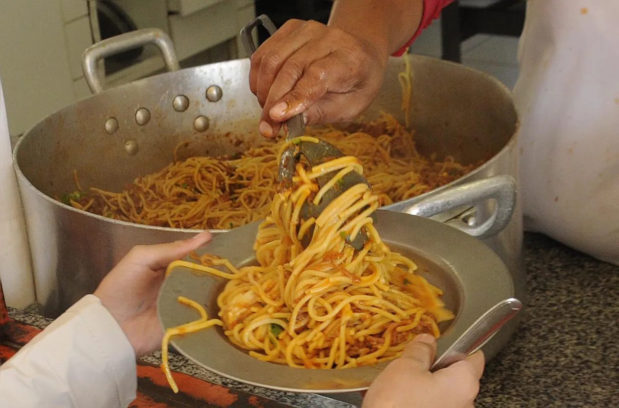 Imagem ilustrativa da imagem Problemas com o fornecimento de alimentos à rede municipal de ensino geram polêmica