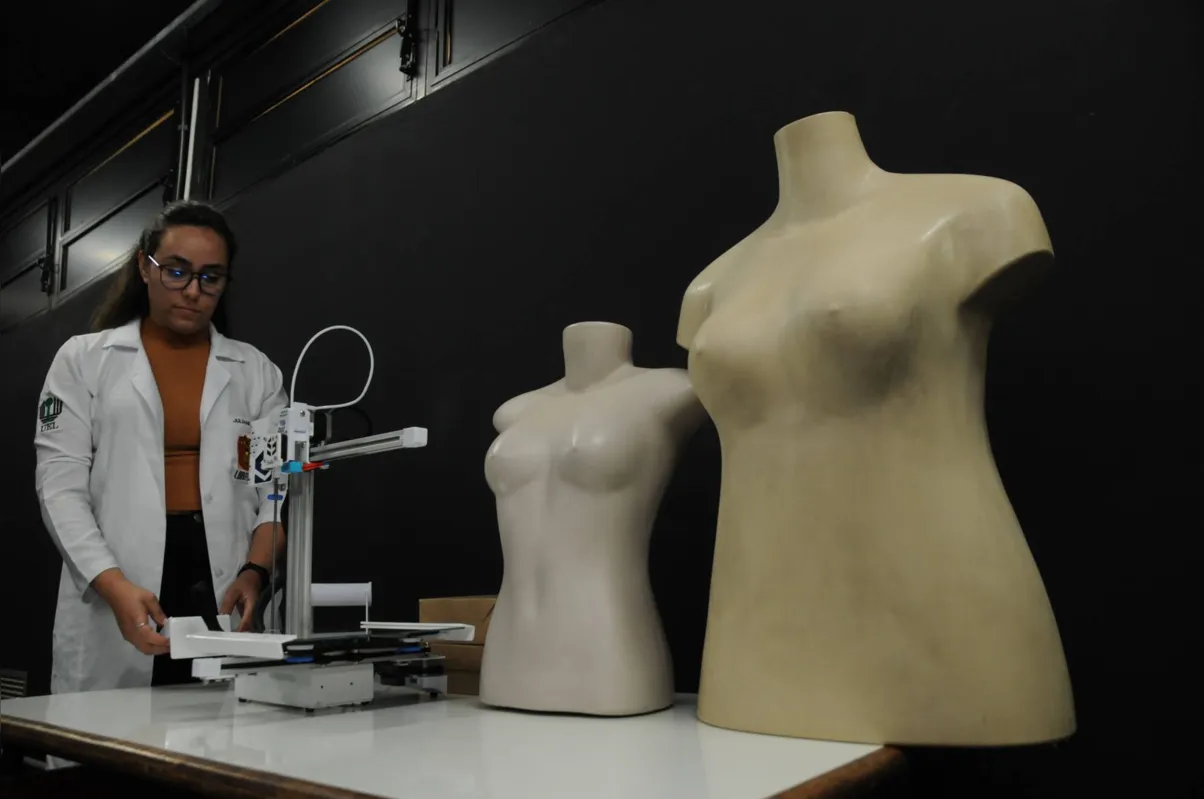 Imagem ilustrativa da imagem Professores da UEL desenvolvem prótese para mulher mastectomizada