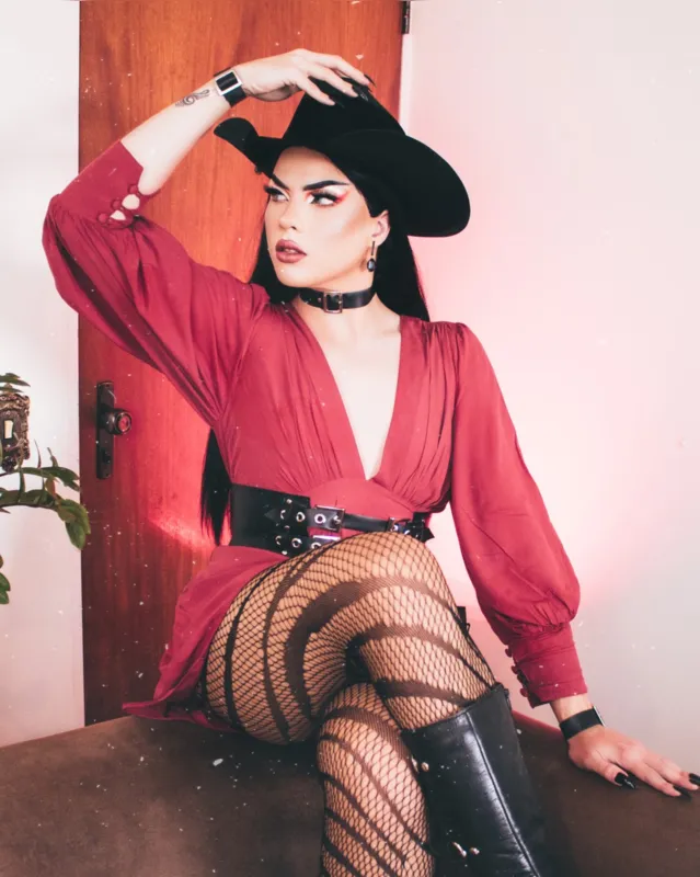 Reddy Allor mistura a arte drag com suas raízes